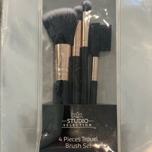 New, Women’s travel makeup brush set. Four piece set.NWOT